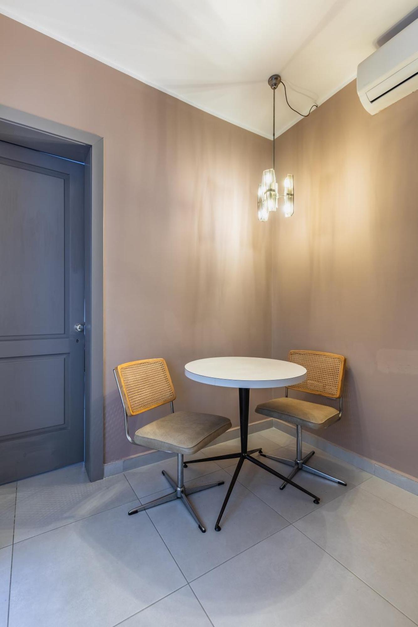 Stylish Retro Suites Флоріана Екстер'єр фото