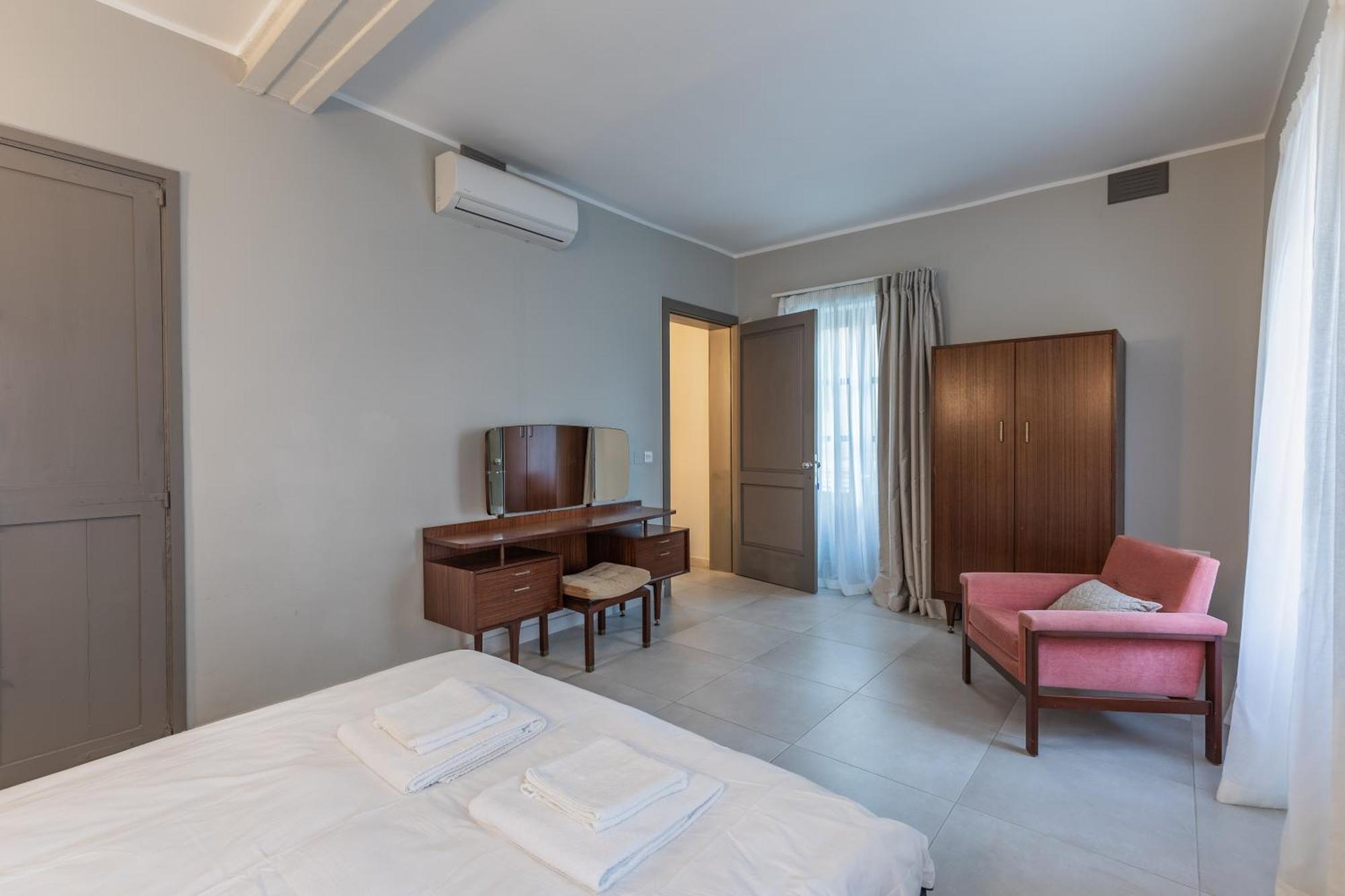 Stylish Retro Suites Флоріана Екстер'єр фото