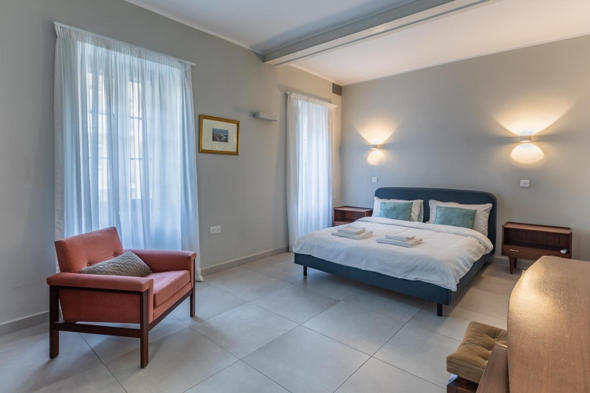 Stylish Retro Suites Флоріана Екстер'єр фото